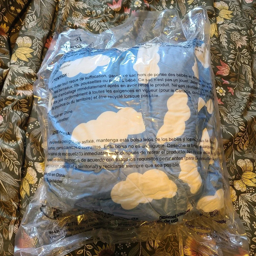 NEW The Comfy Original Wearable Blanket Adult OS Blue Cloud Reversible Day Dream
